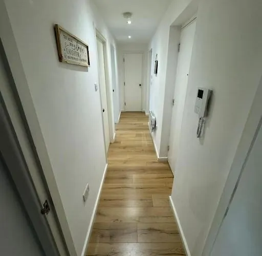 Comfy Flat For 6 In City Center Gs306